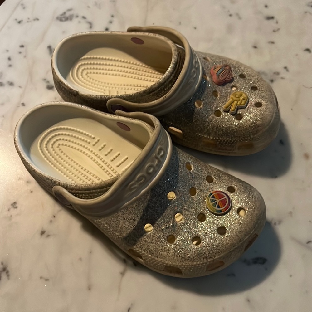 🔥🔥7 for $20🔥🔥girls sparkle crocs